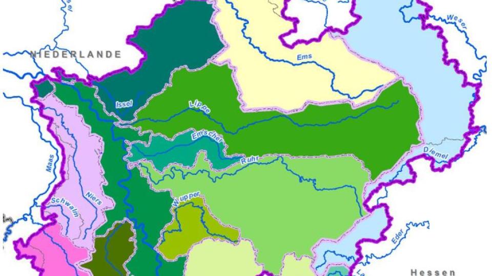 Auf einer Karte sind die Teileinzugsgebiete in NRW eingezeichnet. Ganz im Osten liegt das TEZG der Weser. Im Nordwesten der Weser liegt das TEZG der Ems. Die TEZG des Rheins machen flächenmäßig den größten Anteil aus, sie liegen zentral in NRW. Ganz im Westen liegen die 2 TEZG der Maas.